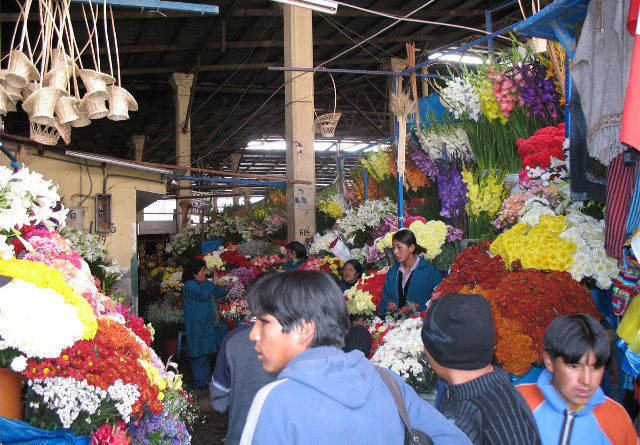 Πολύχρωμη αγορά στο Cuzco