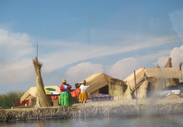 Λίμνη Titicaka, φυλή Uros και πλεούμενα νησιά