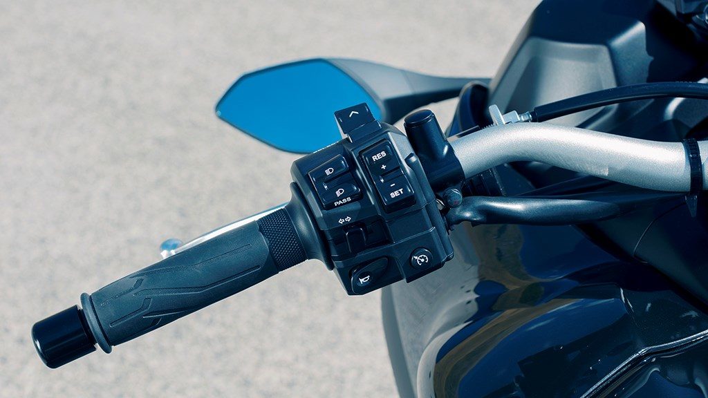 Yamaha Niken 2018 traction control and cruise control buttons